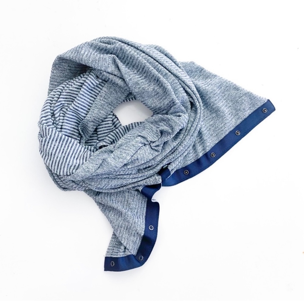 (SOLD) Lululemon Vinyasa Scarf with Snaps
